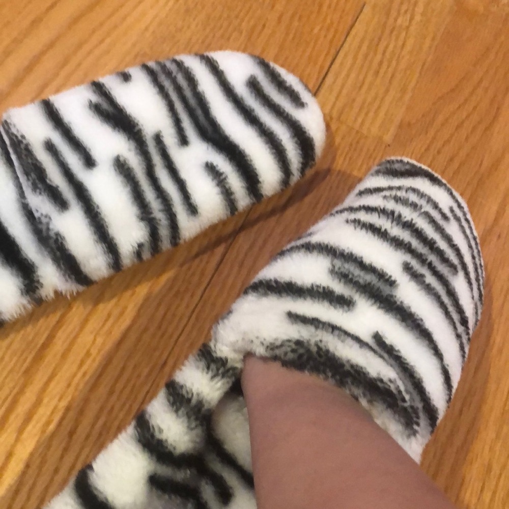 White Tiger Hat - Picture 4 of 4